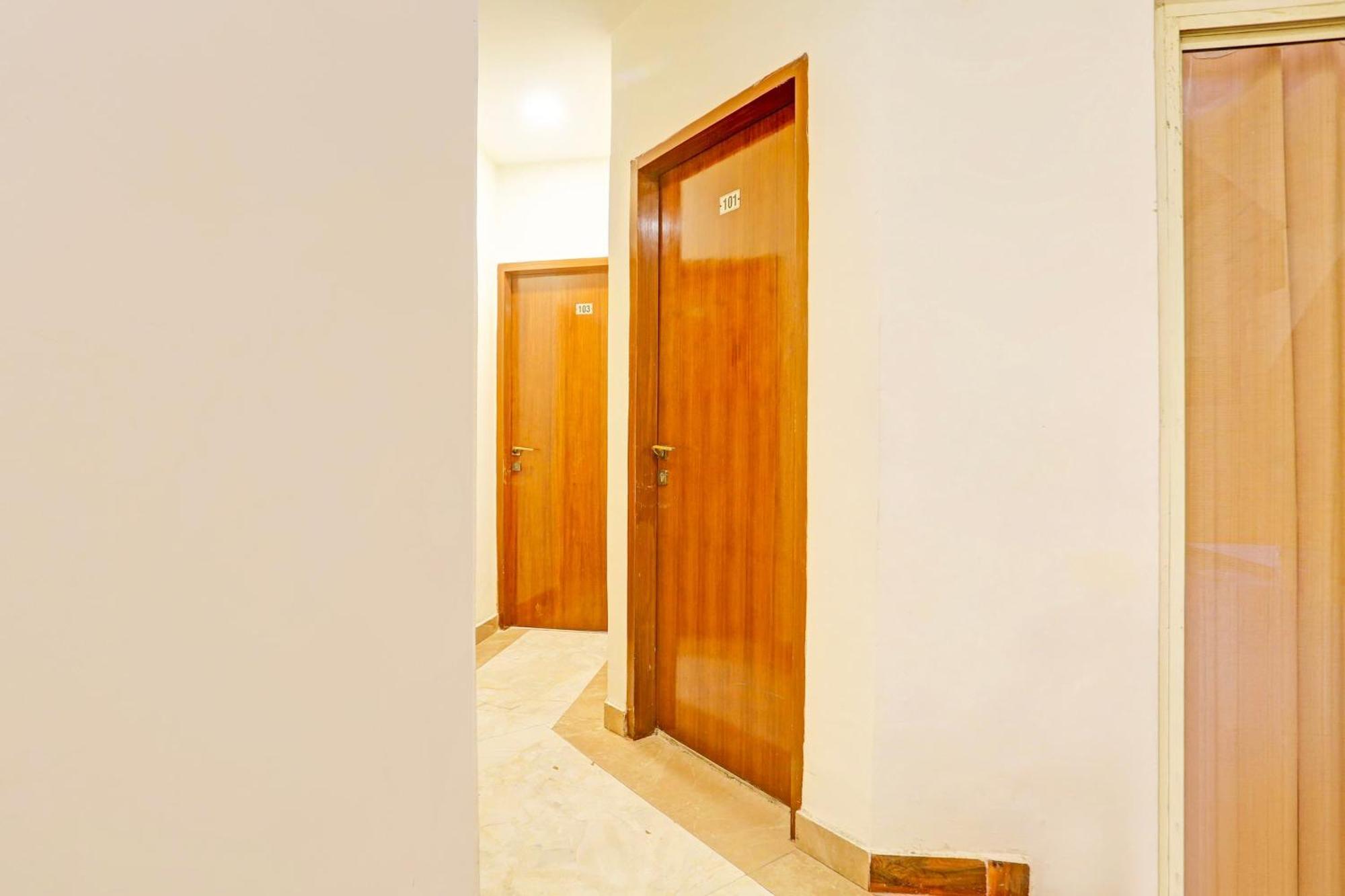 Super Hotel O Sector 45 Formerly Manyavar Chandigarh Exterior photo