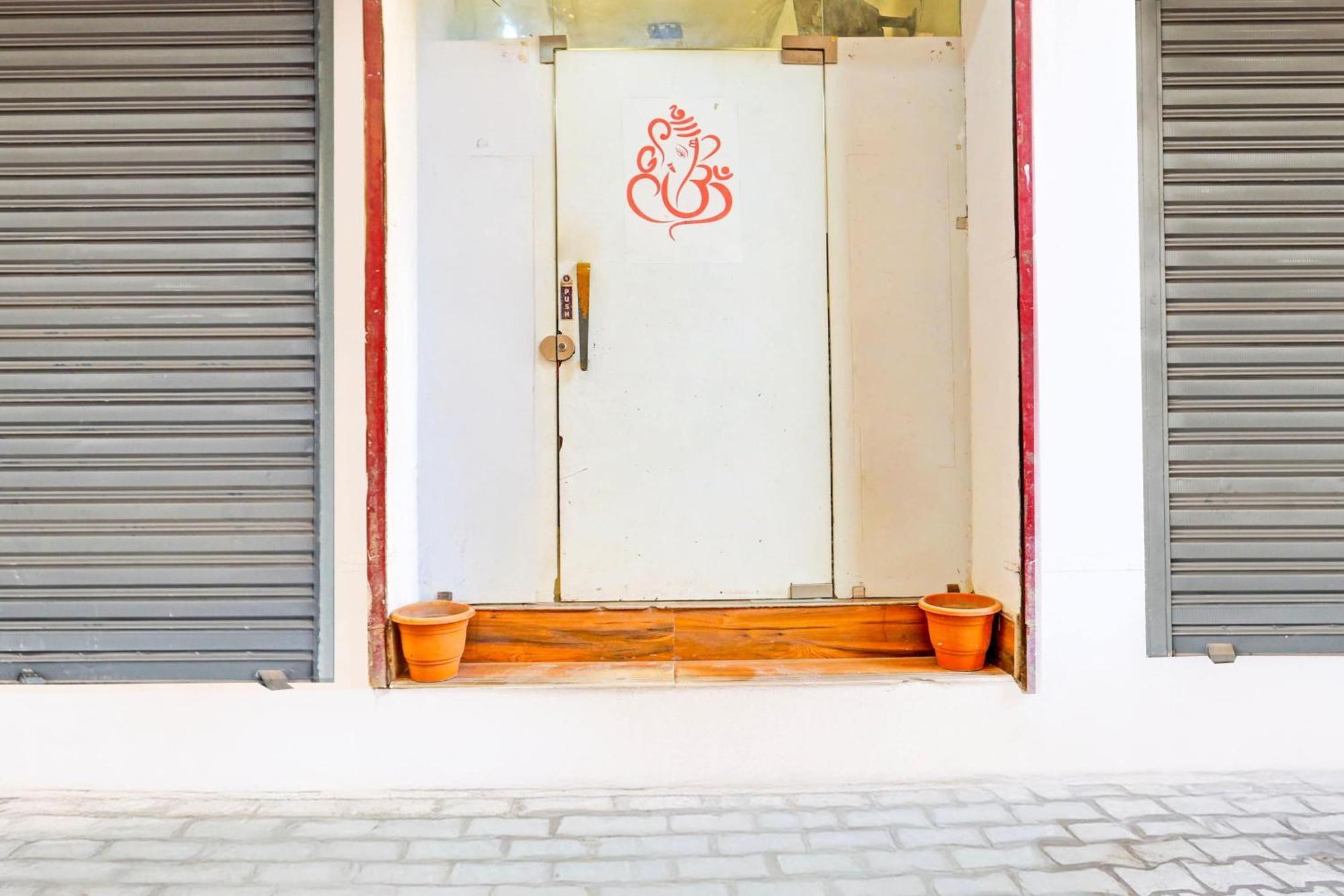 Super Hotel O Sector 45 Formerly Manyavar Chandigarh Exterior photo