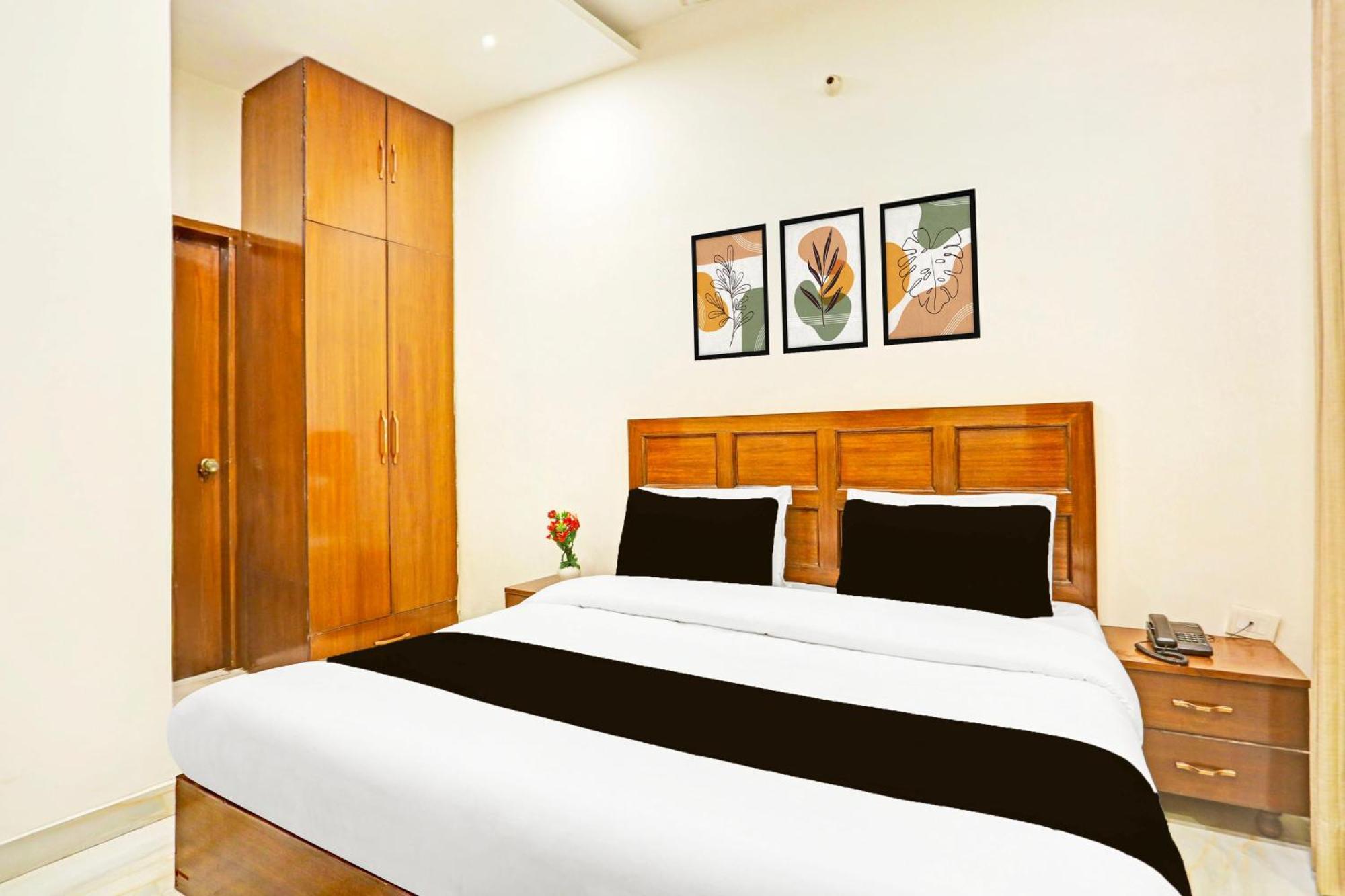 Super Hotel O Sector 45 Formerly Manyavar Chandigarh Exterior photo